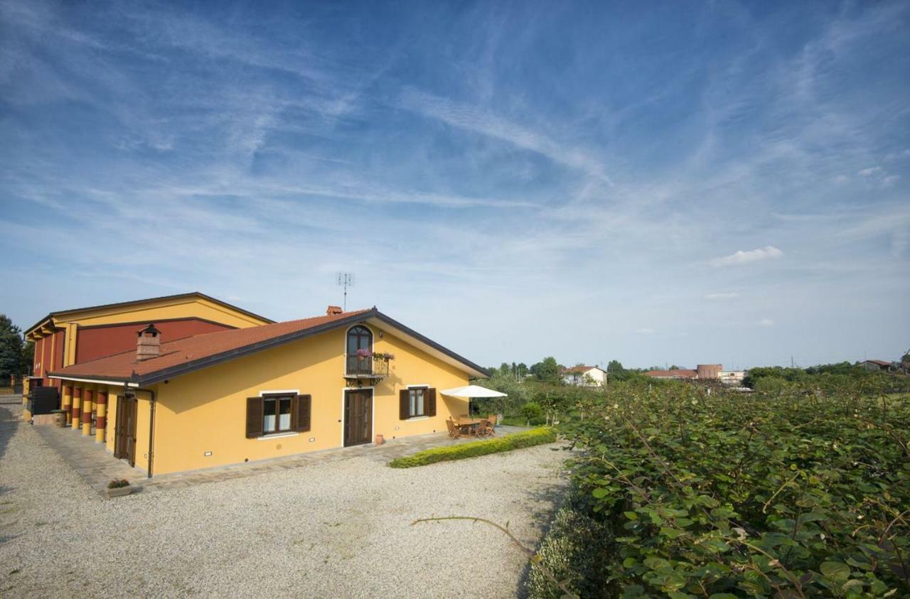 Agrialpi By Salfrutta Panzió Bricherasio Kültér fotó